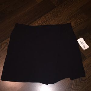 NWT Black knit short skirt
